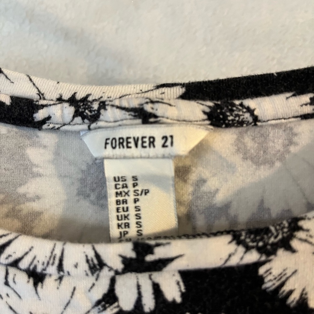 FOREVER 21 Top - Picture 2 of 4